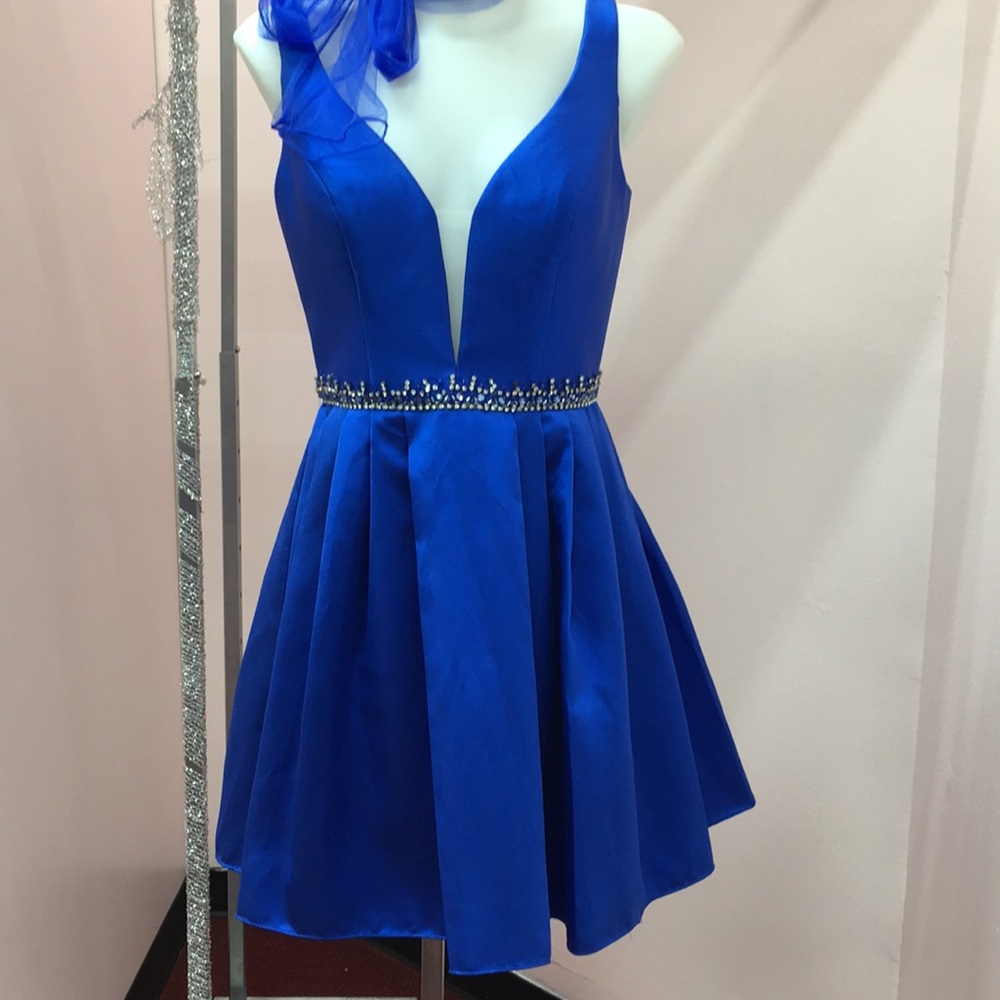 NWT ELEGANT SHORT BLUE DRESS